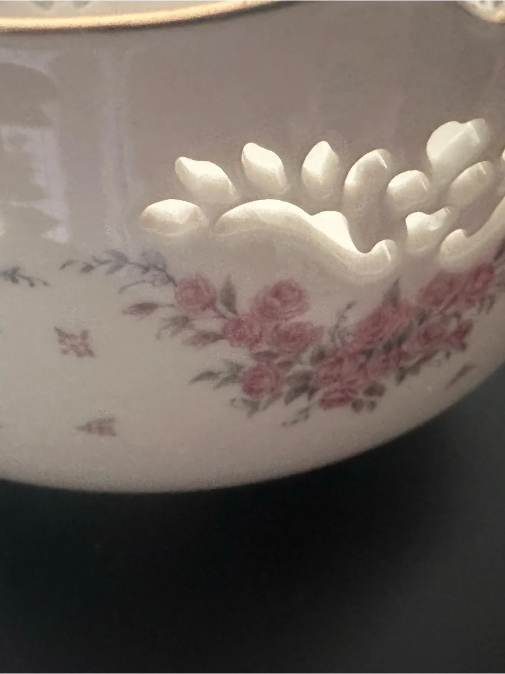 Lenox Fruit/vegetable Bowl Petite Rose with 24 Carat Gold Rim 8 inches across